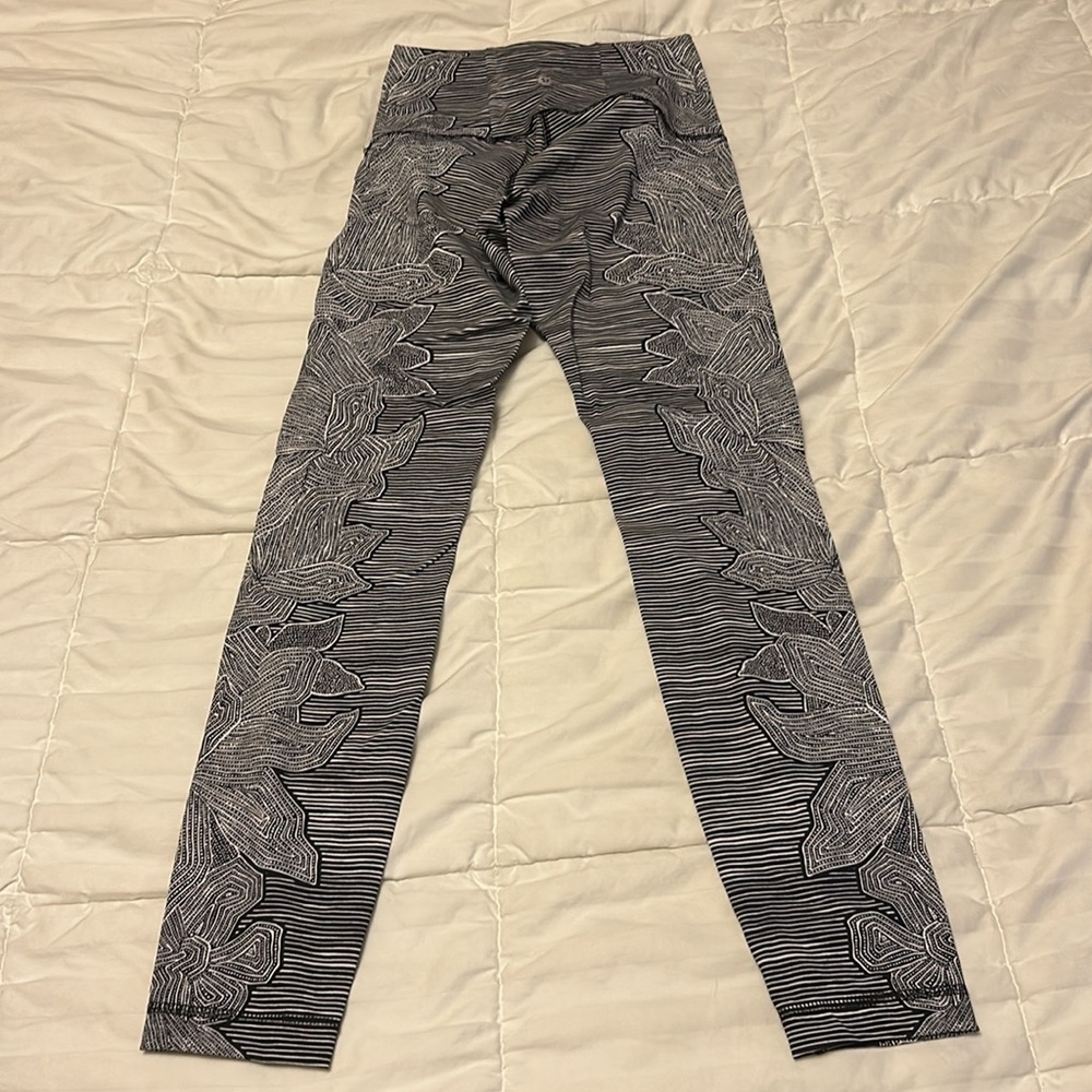 Lululemon - Picture 2 of 4